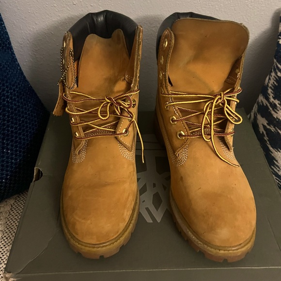 Timberlands. Size 8.5 In good condition. - Picture 1 of 4